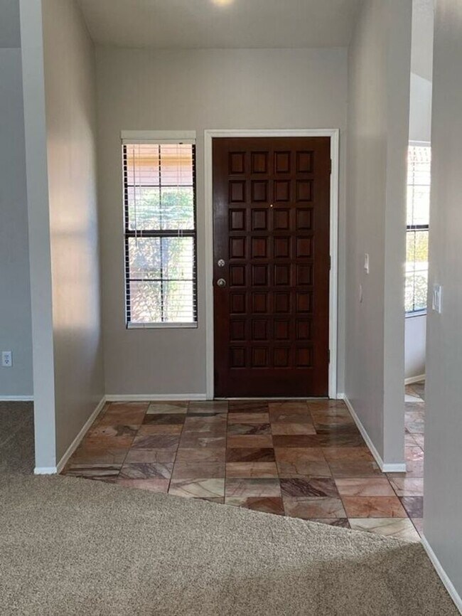 Building Photo - 5249 N Adobe Cir