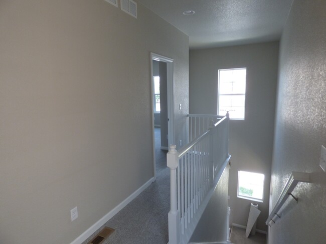 Building Photo - $0 DEPOSIT OPTION. 3 BED/2BATH END UNIT @ ...