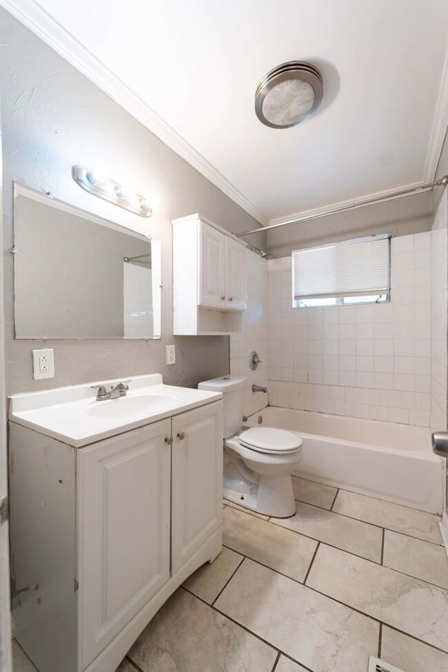 Building Photo - Newly updated!