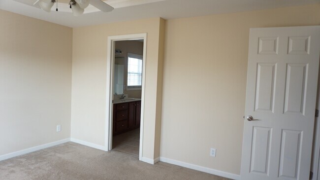 Building Photo - 197 Bennington Dr