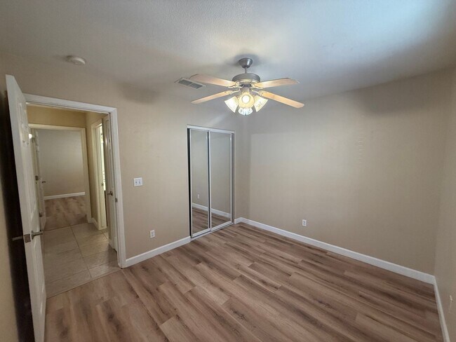 Building Photo - 3 Bedroom 2 Bathroom Home