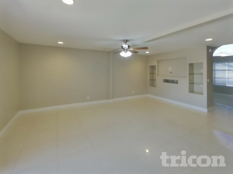 Building Photo - 2613 N 89th Dr