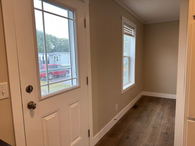 Building Photo - 48599 Lakeview E