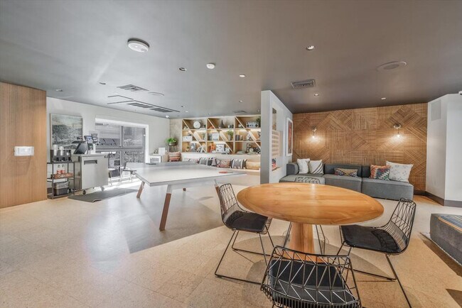 Building Photo - 315 J St