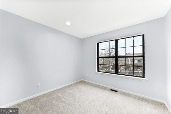 Building Photo - 11 Algonquin Ct