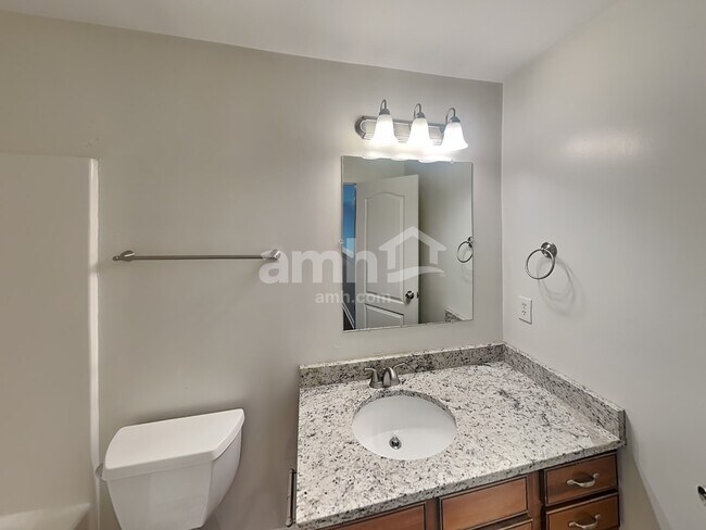 Building Photo - 447 Titans Cir