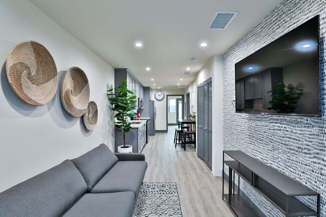 Building Photo - 2811 Menlo Ave