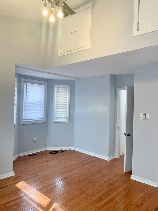 Building Photo - Amazing 2-Bedroom Townhouse Located in Bella Vista! Available mid-July!