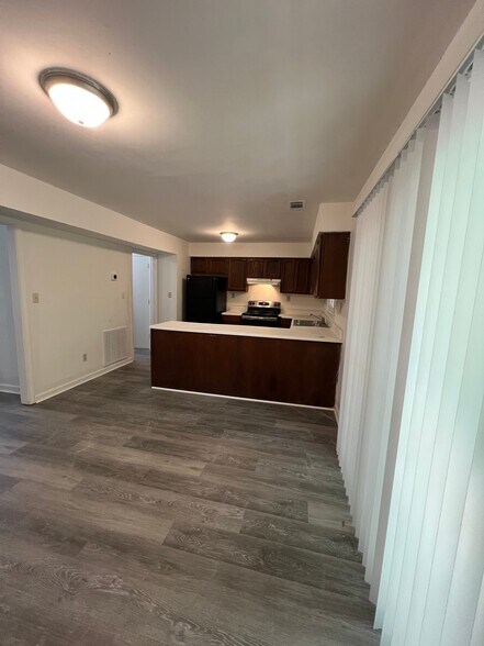 Building Photo - 424 Tarragon Wy SW