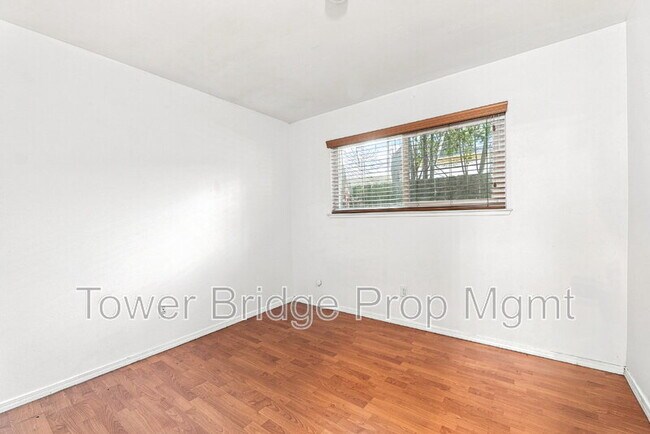 Building Photo - 3414 6th Ave