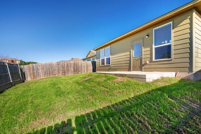 Building Photo - Glowing 3 Bedroom, 2 Bath Home Near Walter...
