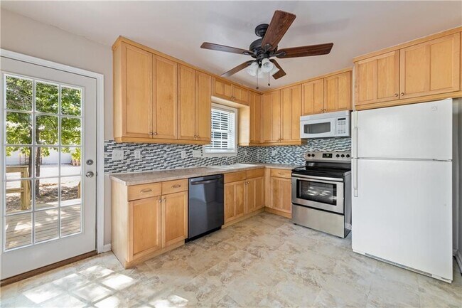 Building Photo - 2201 Cr 320
