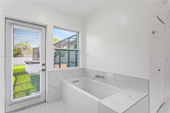 Building Photo - 10605 SW 112th St