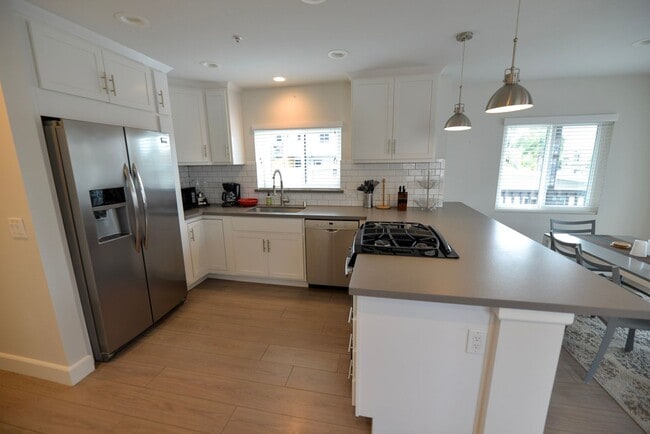 Building Photo - 259 Avenida Granada