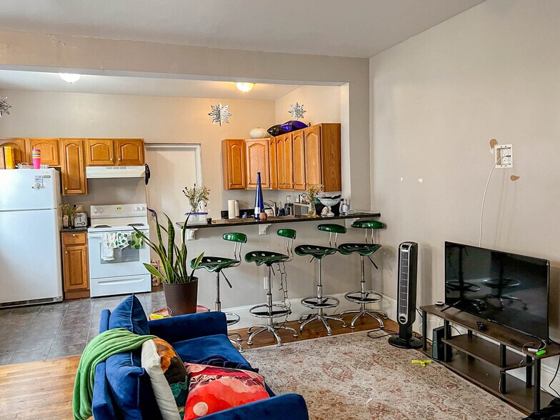 Building Photo - 1066 Commonwealth Ave