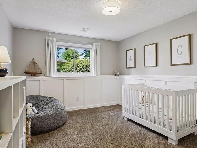 Building Photo - Gorgeous 4 Bedroom in Desirable Mahtomedi ...