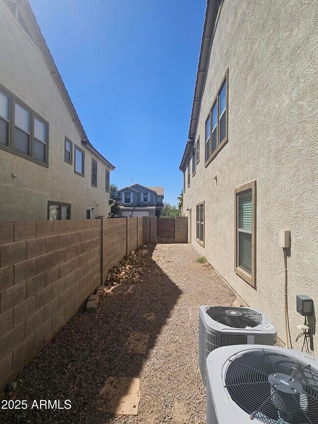 Building Photo - 40438 W Helen Ct