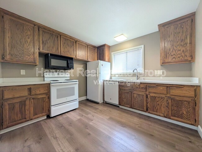 Building Photo - 318 Blossom Way