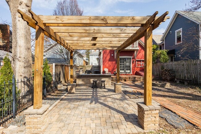 Building Photo - 357 Jackson St