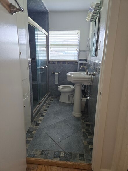 Bathroom - 3029 Corksie St