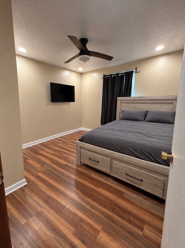 Building Photo - "Charming 3-Bed Home in Clarksville – Cozy Living with 1.5 Baths at 512 Appleton!"