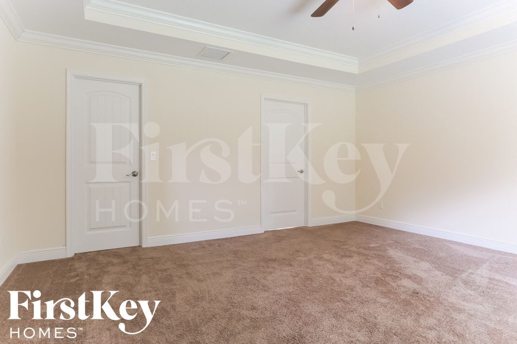 Building Photo - 980 SW Del Rio Blvd