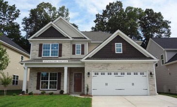 Building Photo - Stunning 5 Bedrooms, 4 Baths home in Summe...