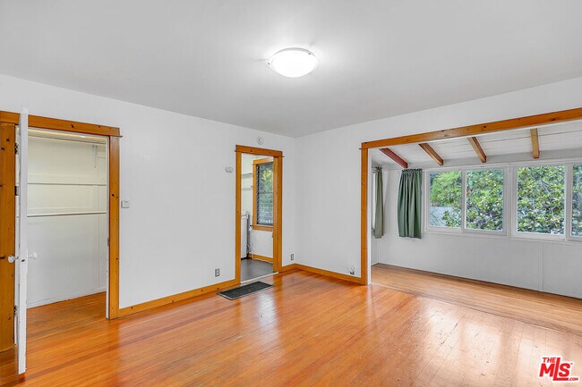 Building Photo - 2540 1/2 Glen Green St