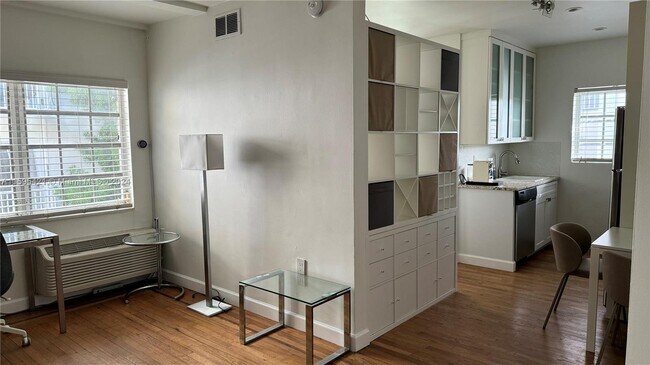 Primary Photo - 439 15th Street Apt #8, Miami Beach, FL 33...