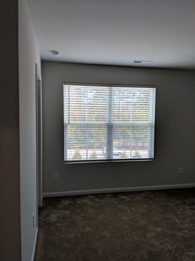 Building Photo - 1385 Southpoint Trail