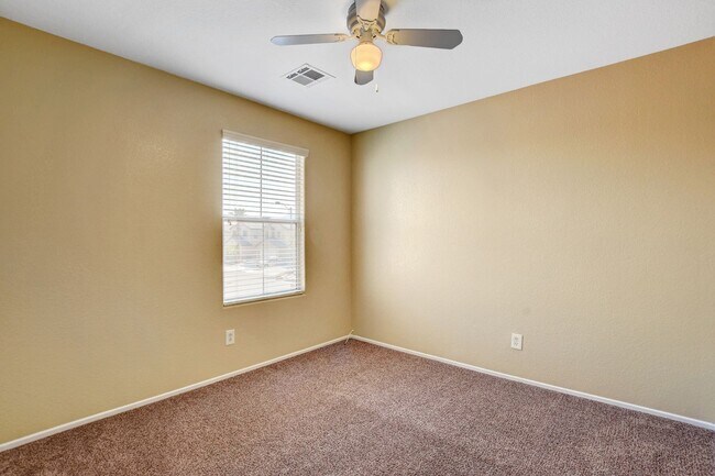 Building Photo - 4 Bedroom with Pool in Centennial Hills