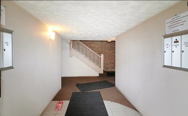 Building Photo - 7223 S Euclid Ave