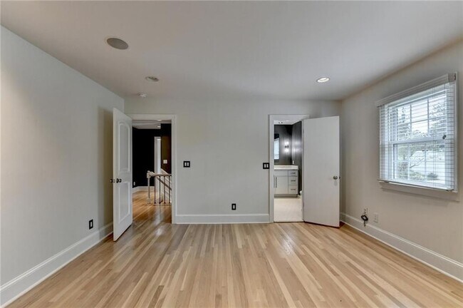 Building Photo - 3914 Granger Dr