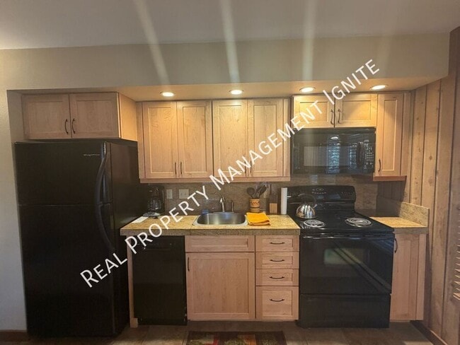 Building Photo - 19717 SW Mount Bachelor Dr