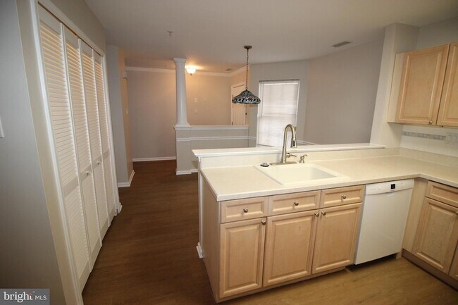 Building Photo - 1004 Julian Dr W