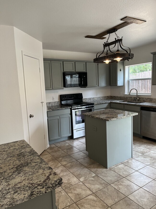 Building Photo - 4529 Blue Jay Ln