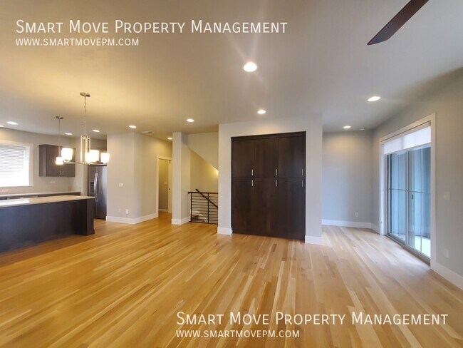 Building Photo - 3256 E Thoroughbred-