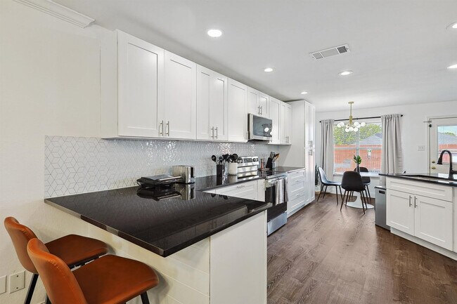 Building Photo - 967 Grand Central Pkwy