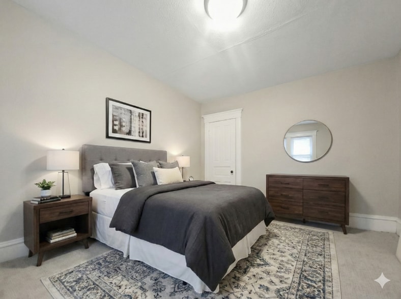 Building Photo - 644 Van Buren St NE