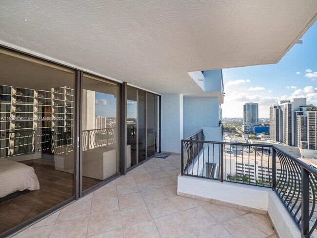 Building Photo - 555 NE 15th St