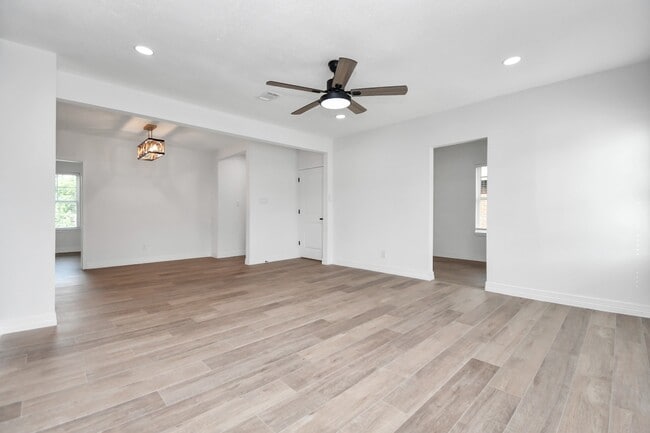 Building Photo - 2812 Truxillo St