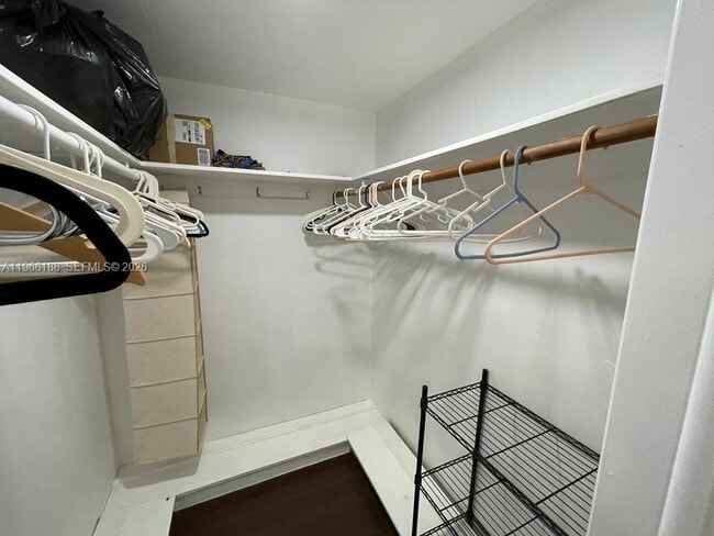 Building Photo - 1001 Hillcrest Ct