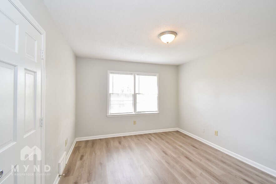 Building Photo - 3369 Foxwood Dr