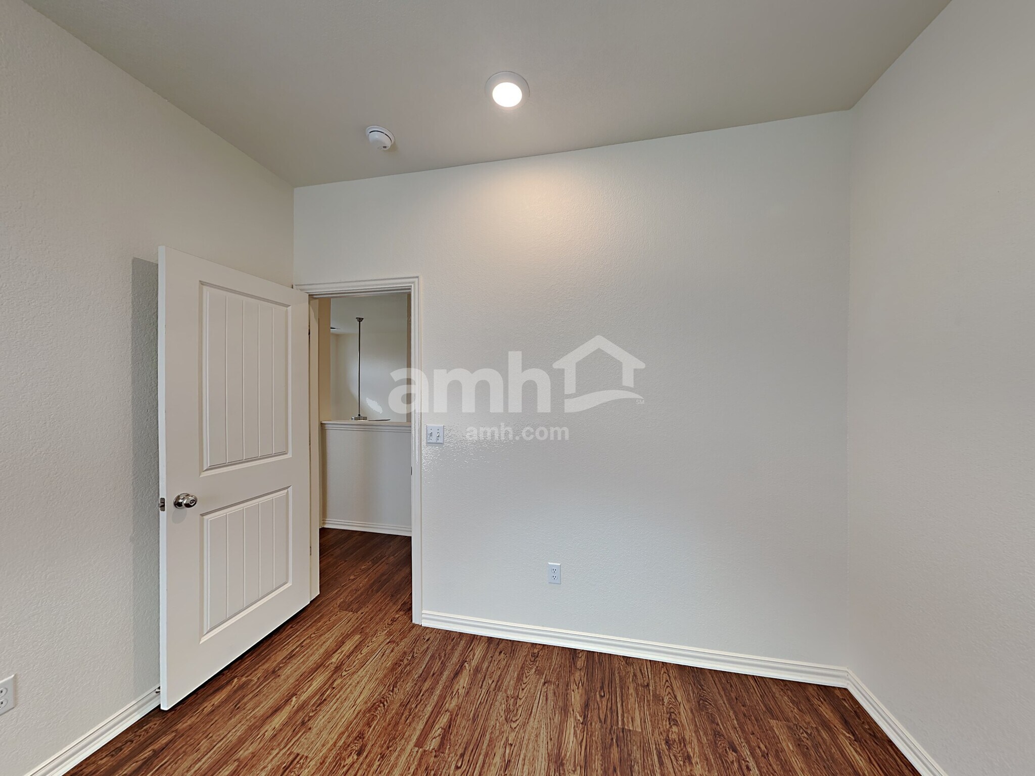Building Photo - 413 Pebble Bend