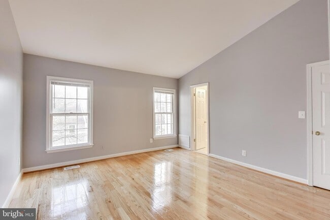 Building Photo - 2851 Strauss Terrace