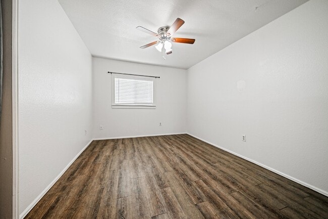Building Photo - Adorable and clean country property locate...