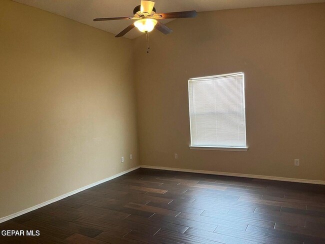 Building Photo - 7105 Falling Leaf Cir