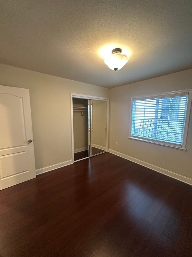 Building Photo - Gorgeous, 3 bedroom, 2.5 bath home, ready for move in