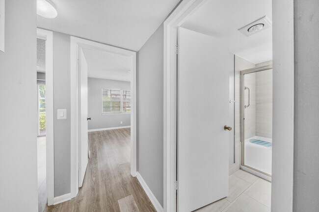 Building Photo - 308 Fanshaw H