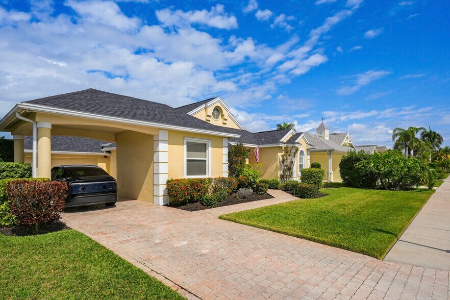 Building Photo - 4423 Shark Dr